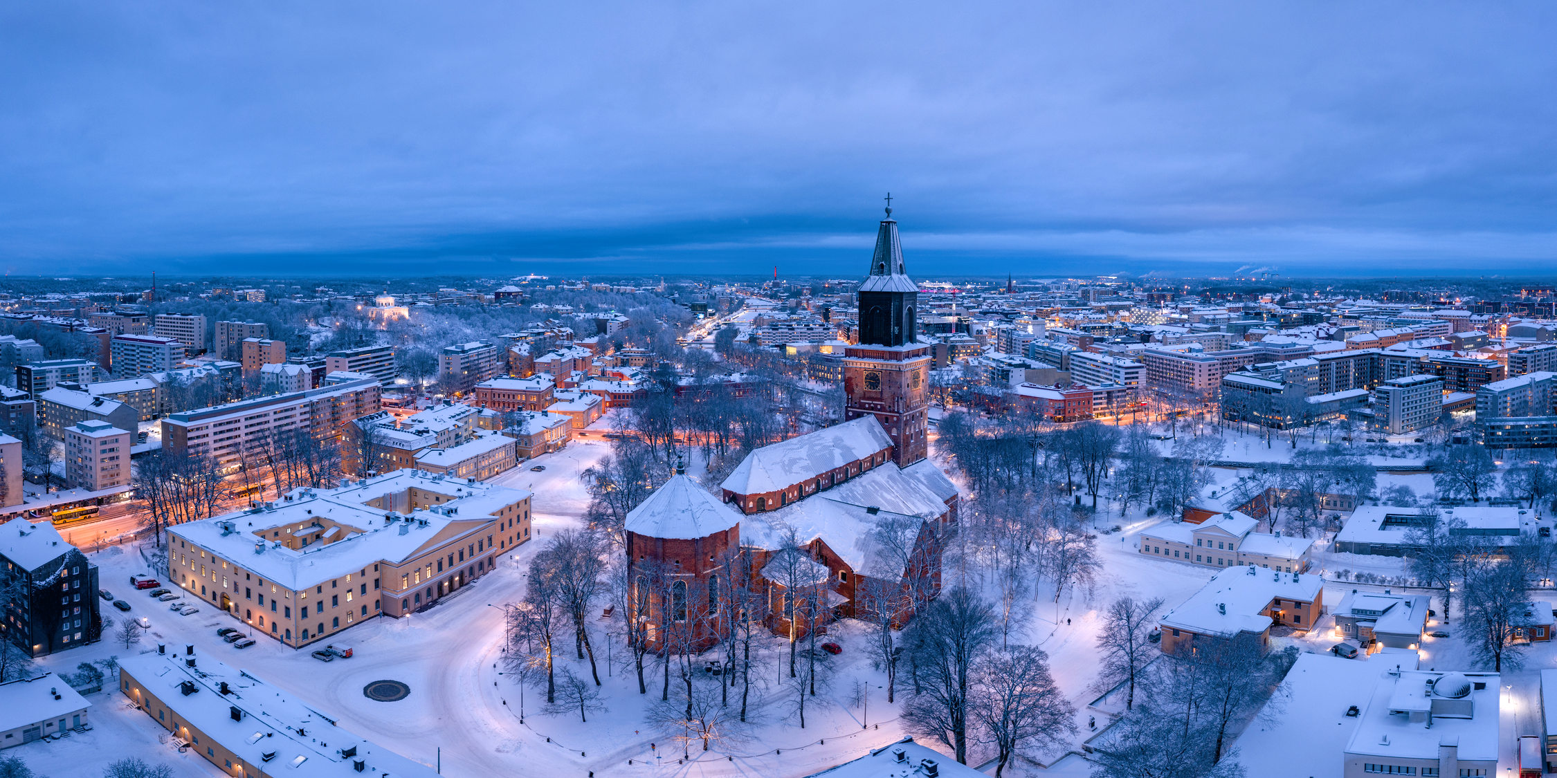 Vintervy över Åbo, med Domkyrkan i mitten.