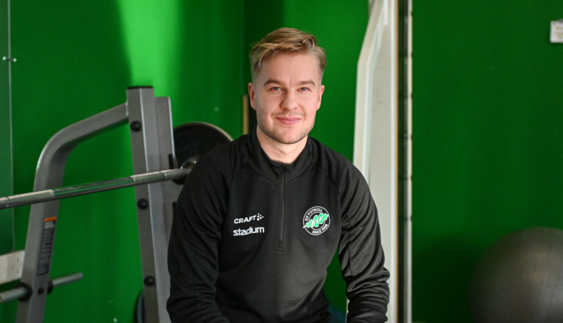 Fotbollsspelare på gym.