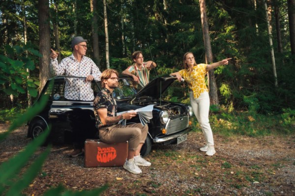 Artistbild på ett band i en skog