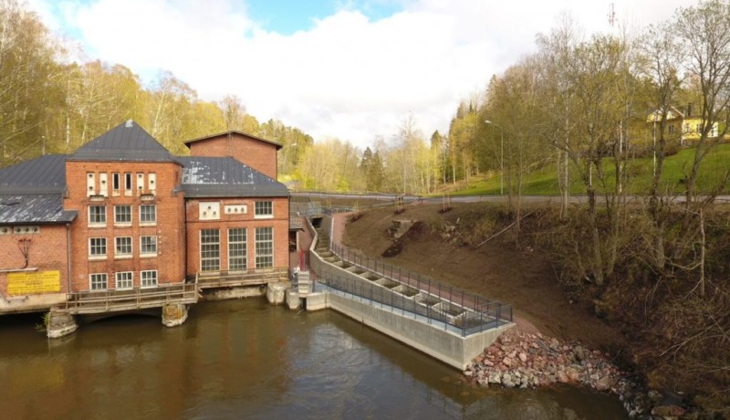 Kraftverk med fiskvägar.