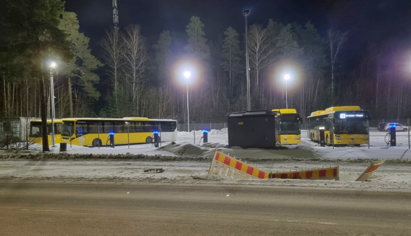 elbussar på laddning