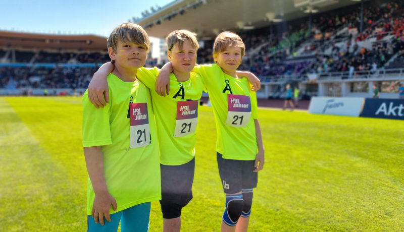 Niklas Östergård, Oscar Pohjola, Oliver Jokinen i ett av Cygnaeusskolans stafettlag.