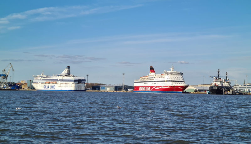 Passagerarfartyg till sjöss.