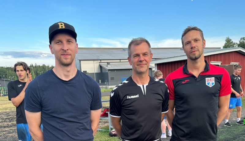 Tre tränare på rad.