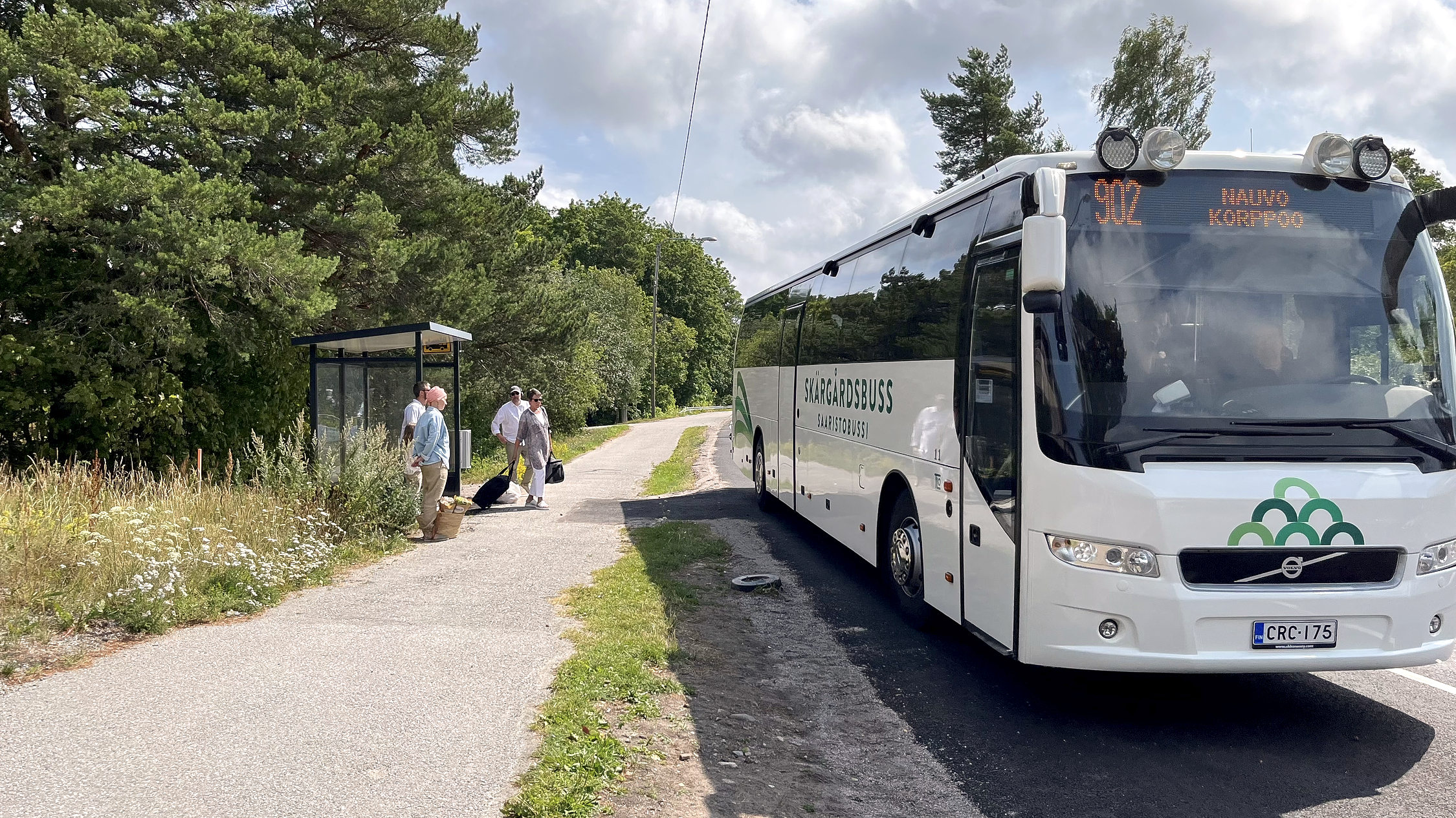 buss vid busshållplats