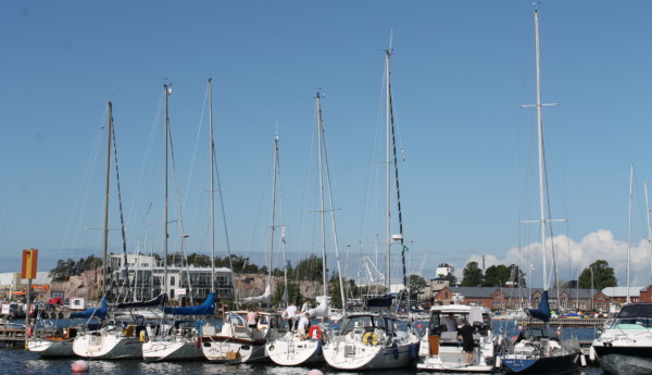 Båtar i hamnen i Hangö.