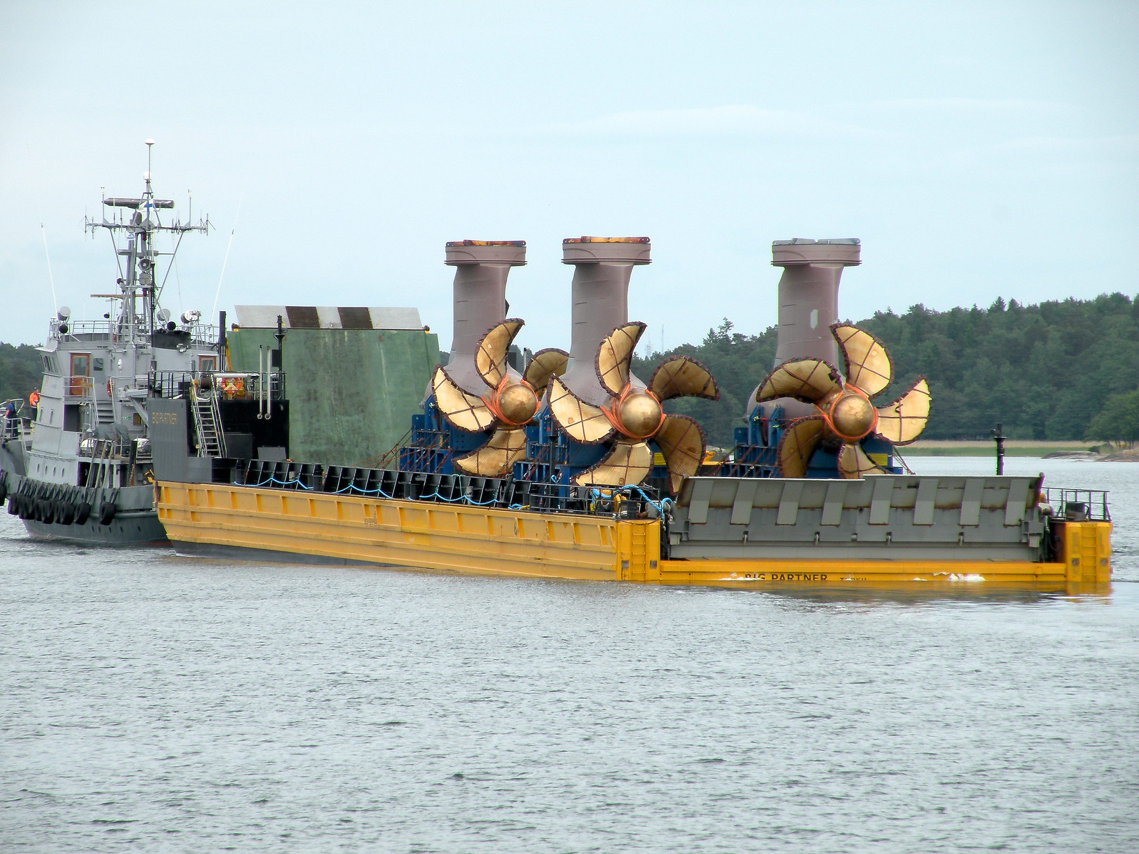 stora propellrar transporteras med pråm