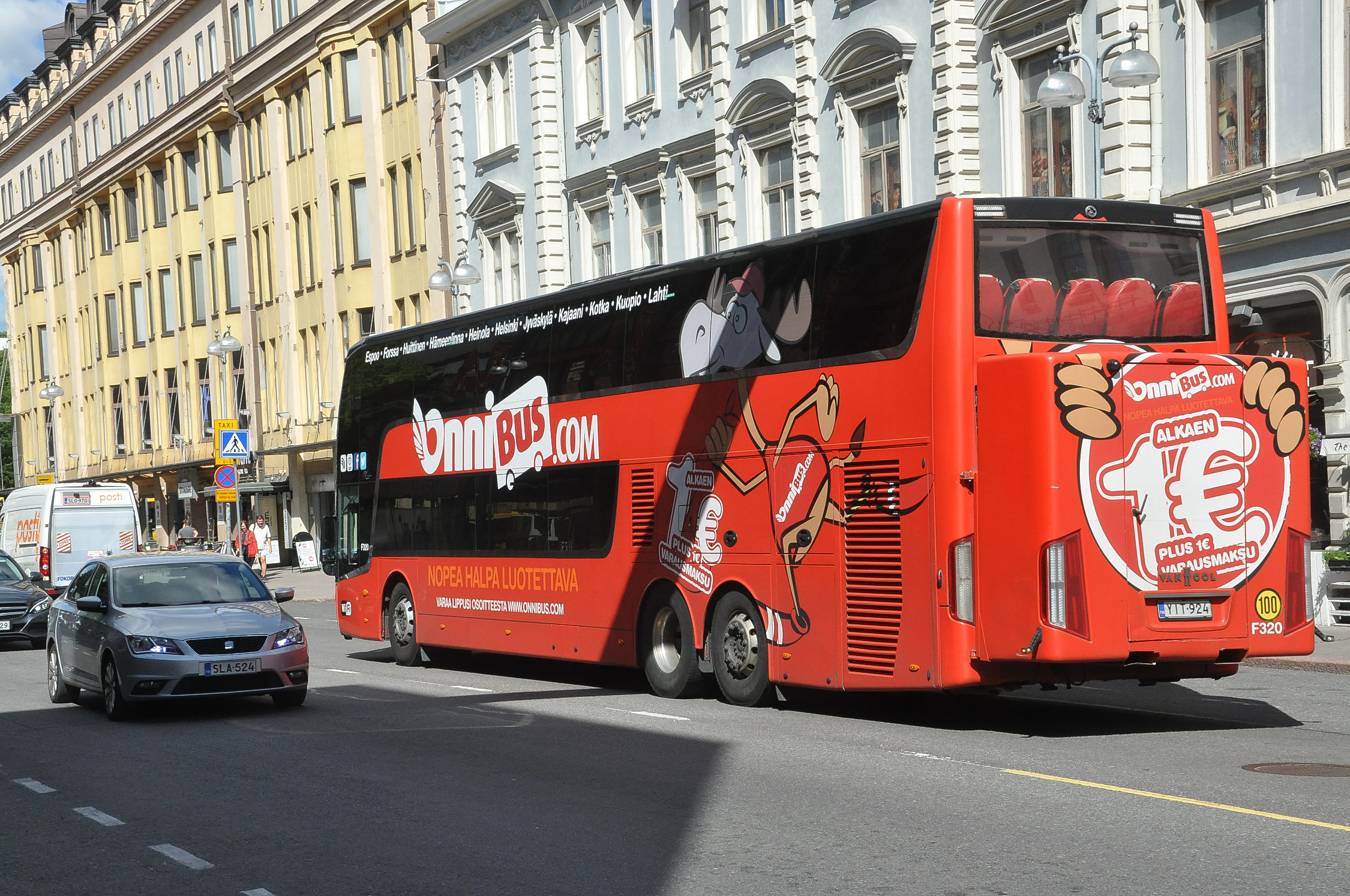 Röd tvåvåningsbuss