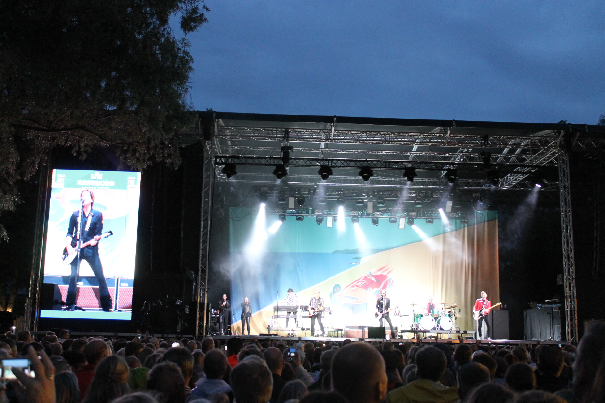 Gyllene Tider på scenen i Stallörsparken i Ekenäs.