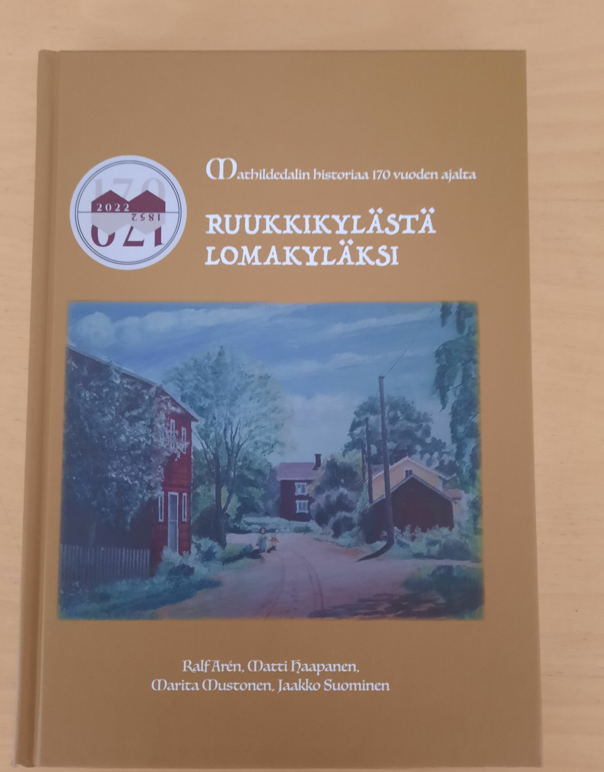 Boken Ruukkikylästä lomakyläksi, vars pärm pryds av ett gammalt brukssamhälle.