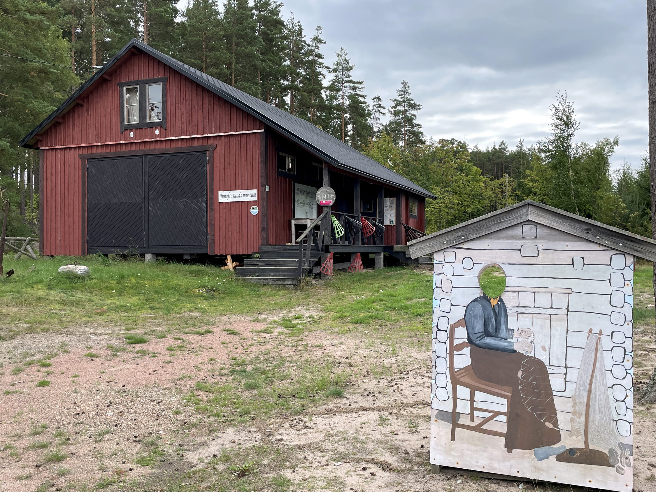 Röd träbyggnad
