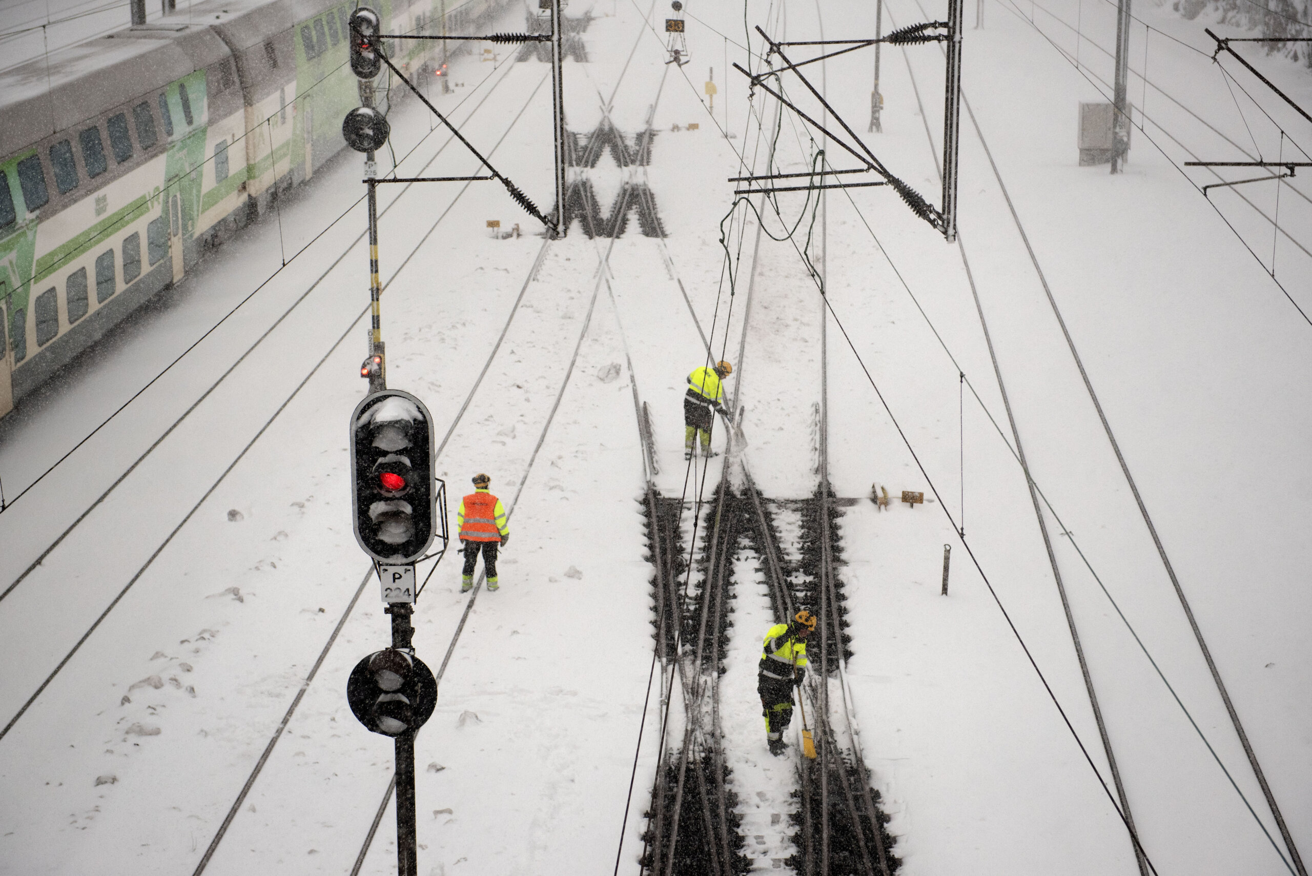 snö och karlar och tåg