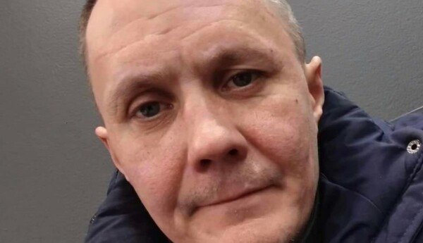Porträttbild på en man i 45-års åldern.