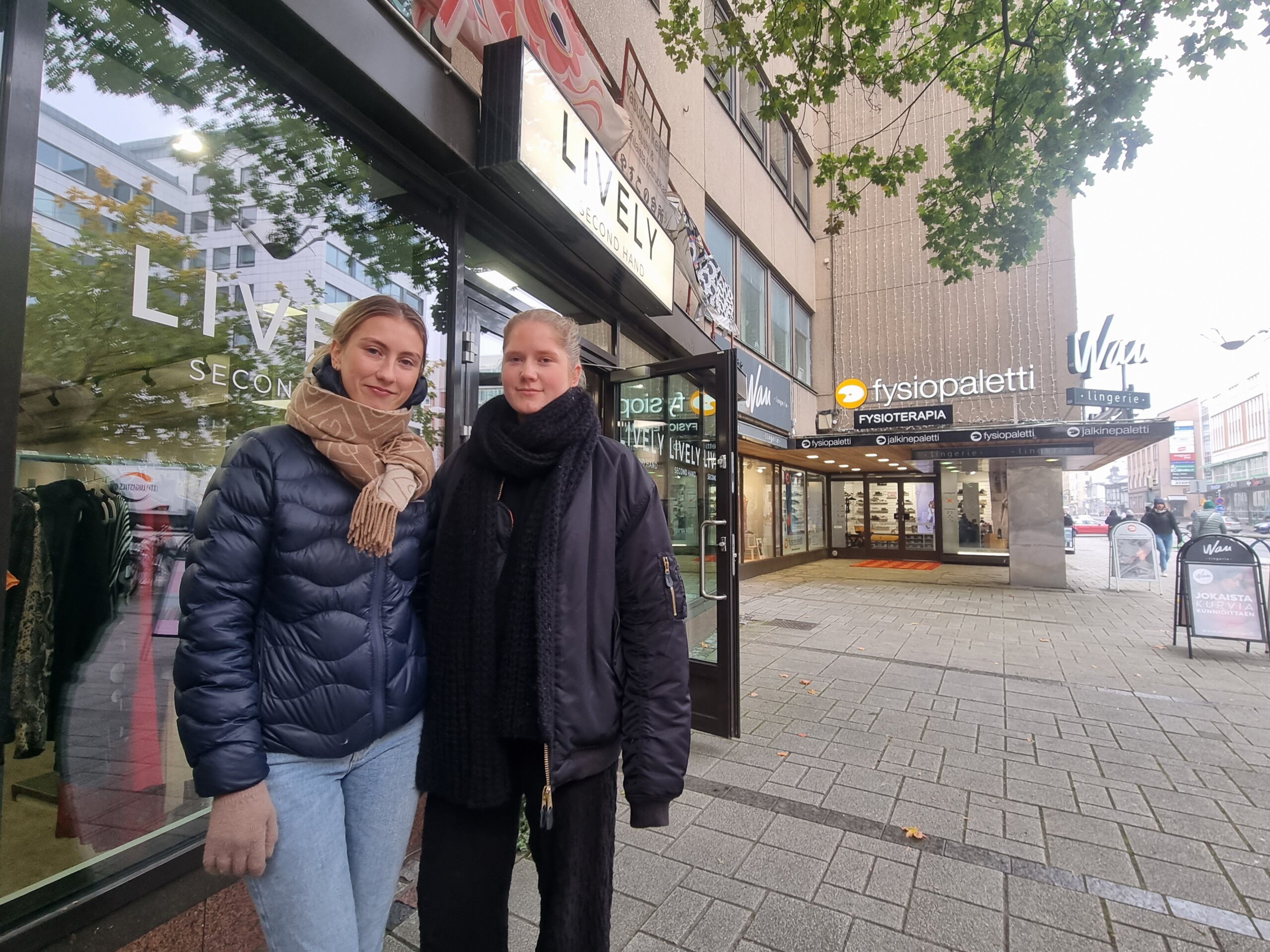 två damer