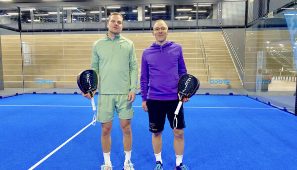 Padelspelarna Noah Johansén (till vänster) och Axel Waris.