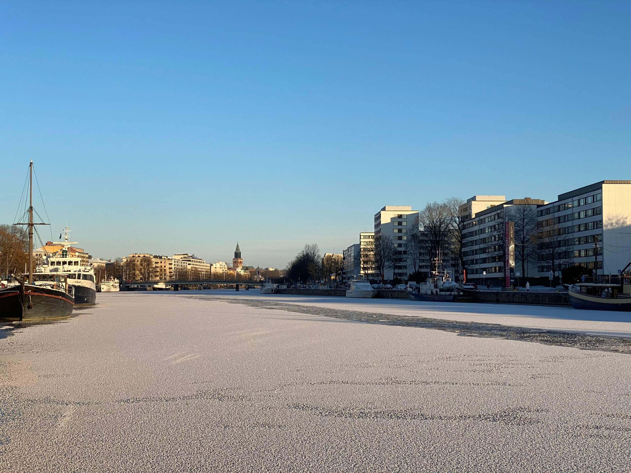 Aura å har fått sitt istäcke.
