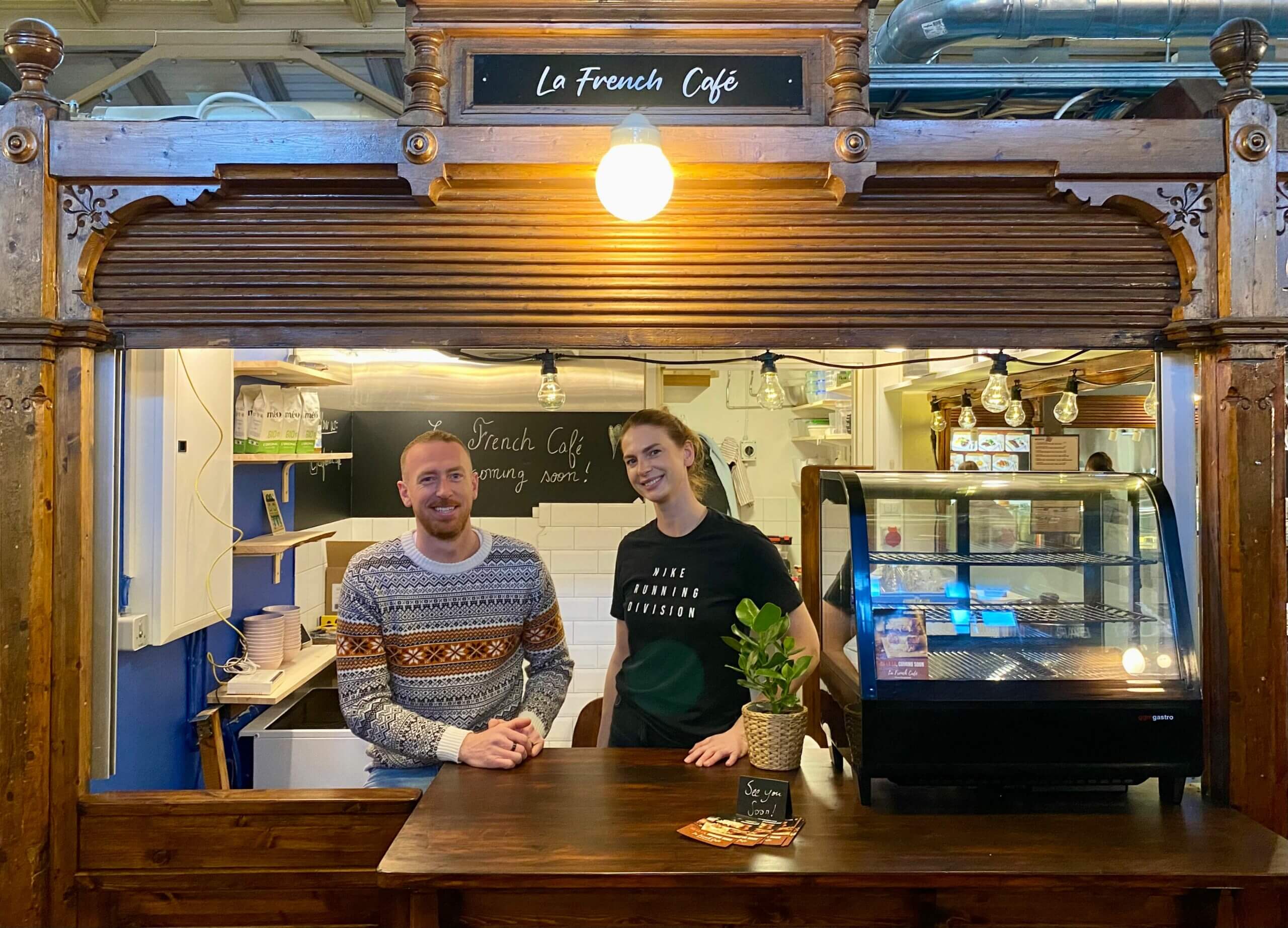 Syskonen Antoine och Clémentine är stolta över sitt nya kafé