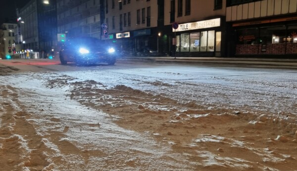 bil och snö