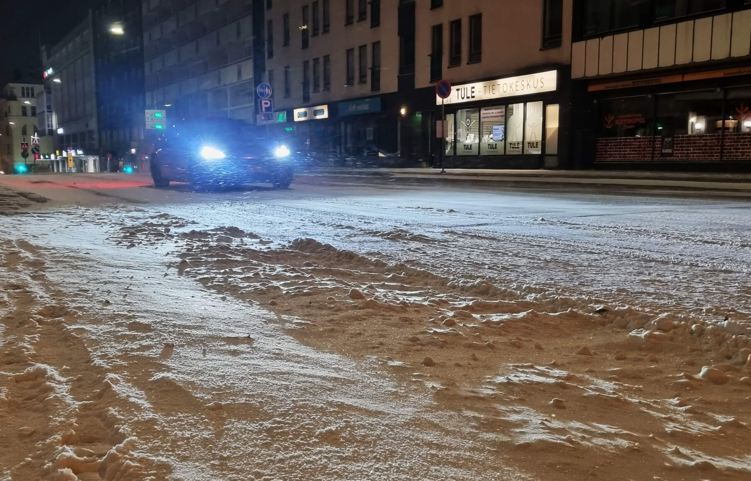 bil och snö