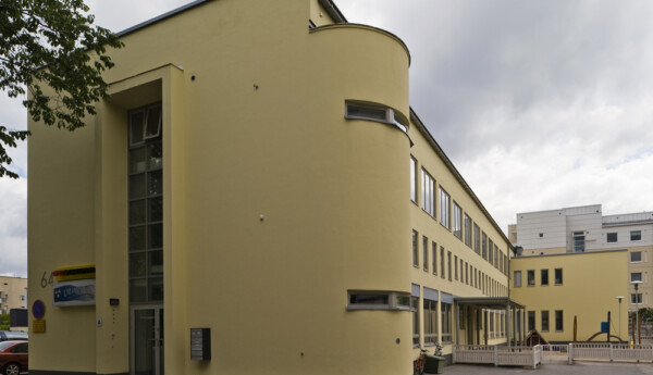 Gult hus i sten