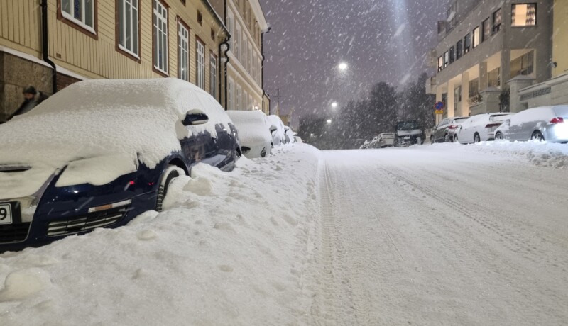 Insnöade bilar
