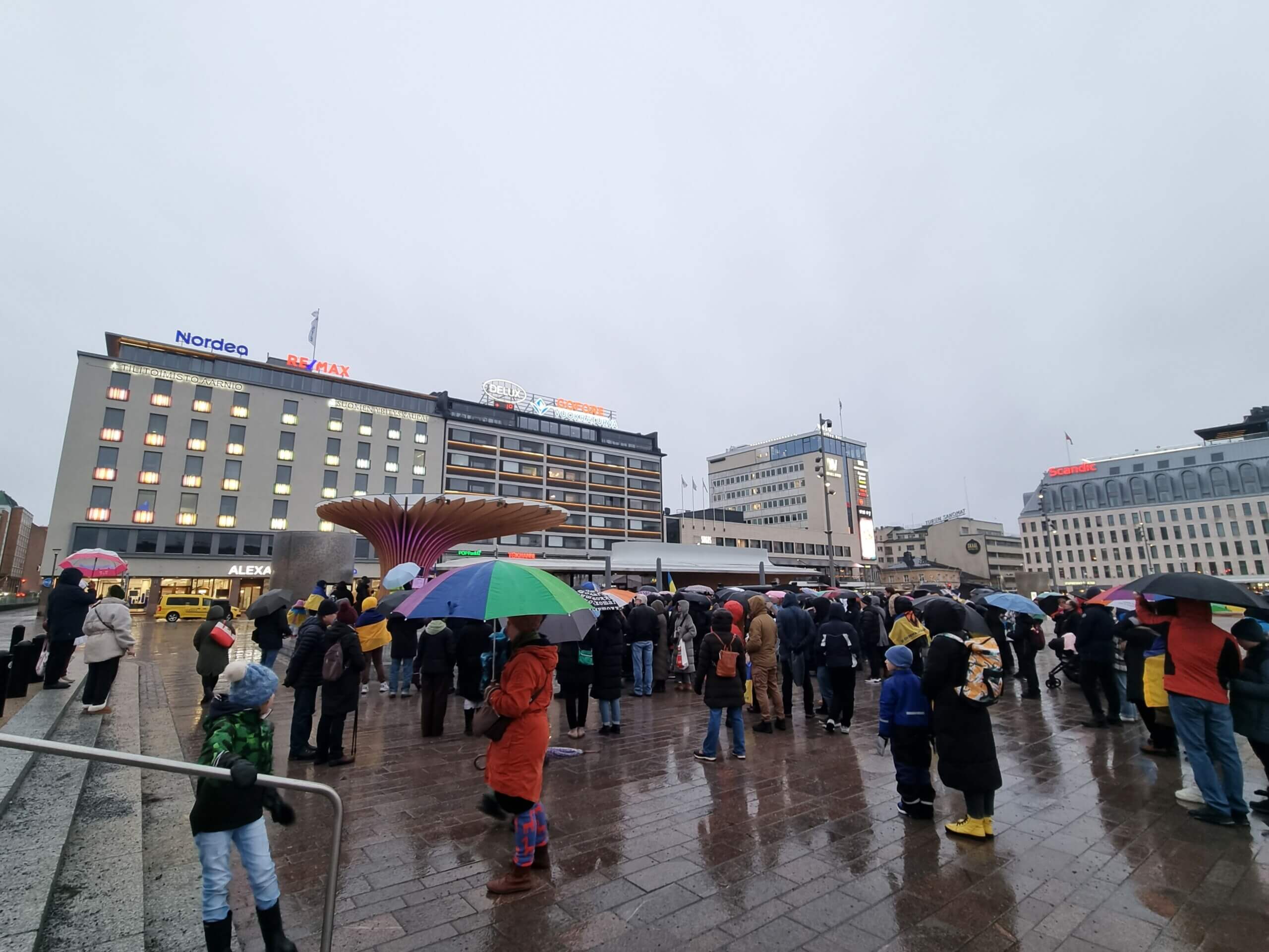 folk på torg