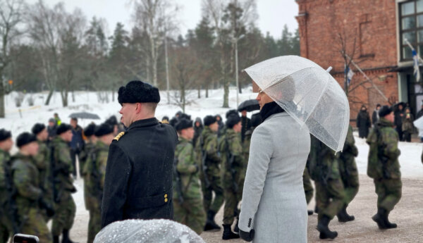 Befälhavare och soldater.