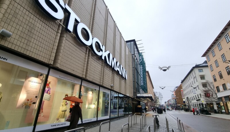 stort hus och gata