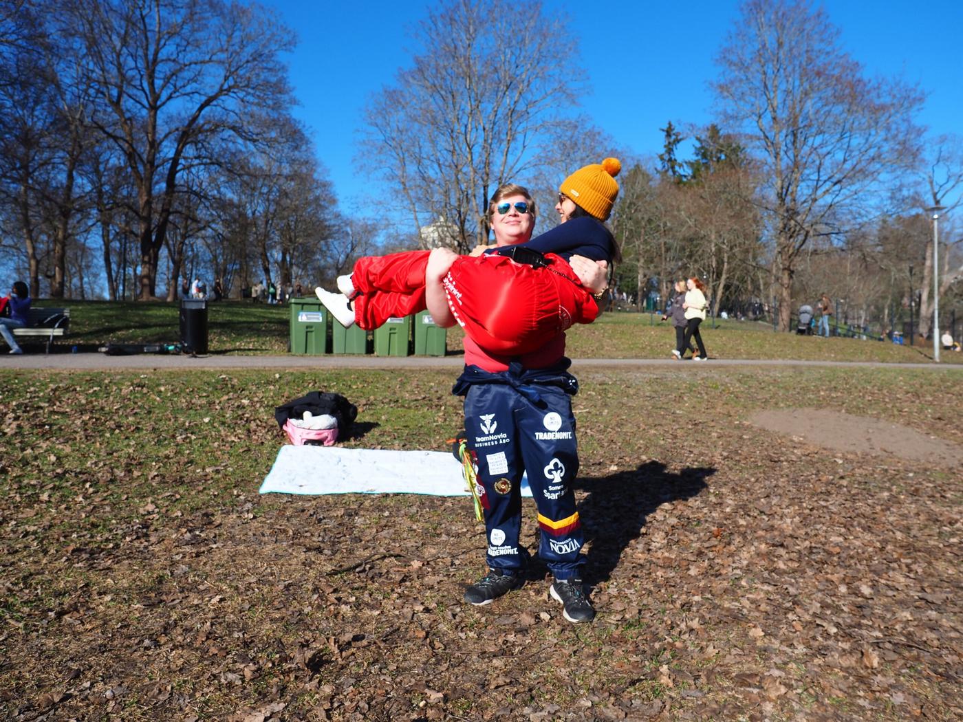 två personer