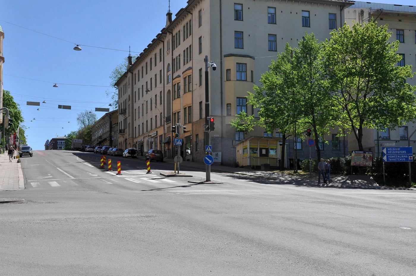 en vägkorsning i en stad