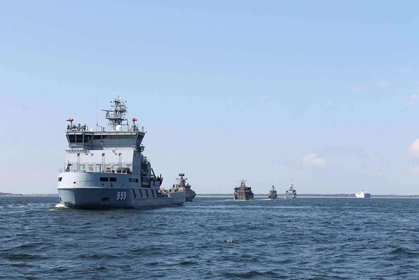 Flottparad i Hangö inför försvarets fanfest.