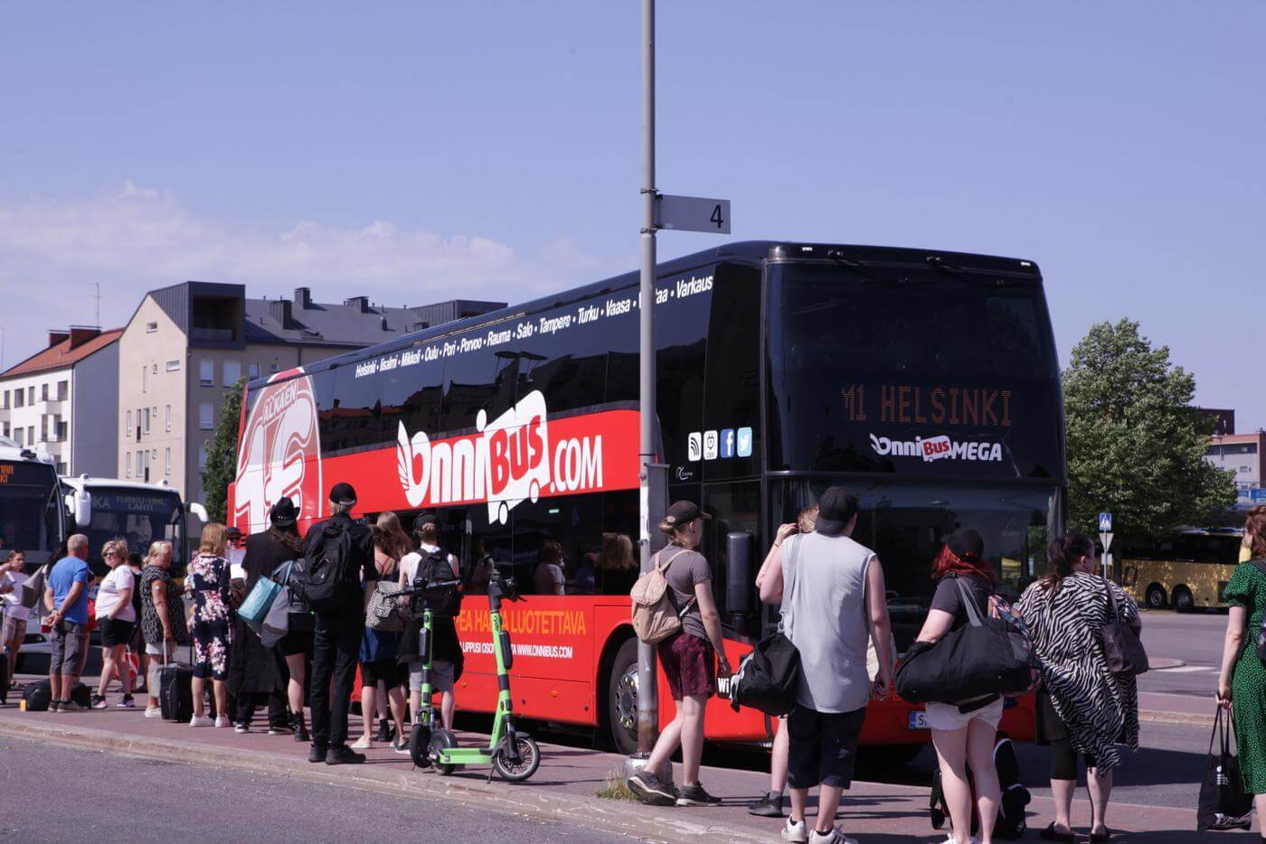 Onnibussen på väg att starta mot Helsingfors.