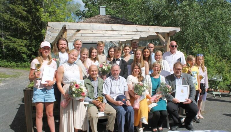 En grupp belönade människor