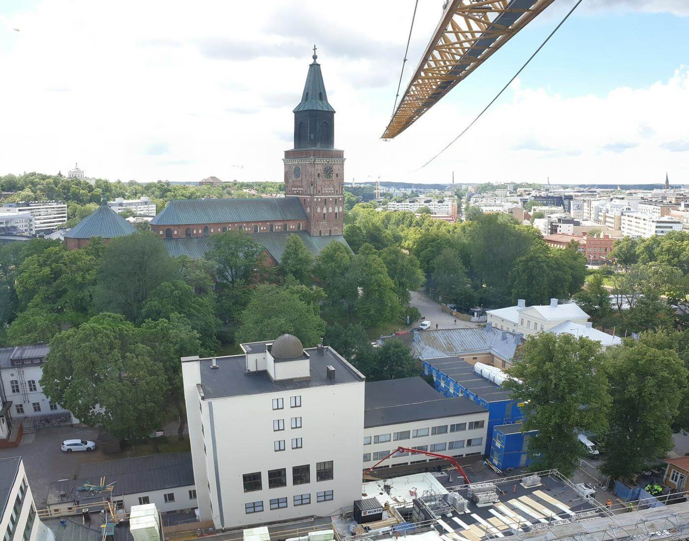 Utsikt över domkyrkan från lyftkranen.