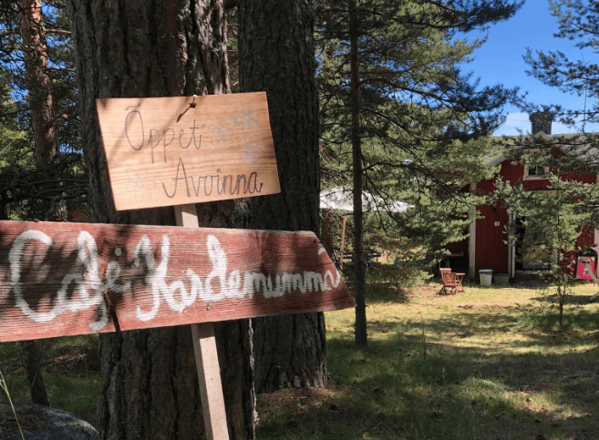 Café Kardemummas öppetskylt