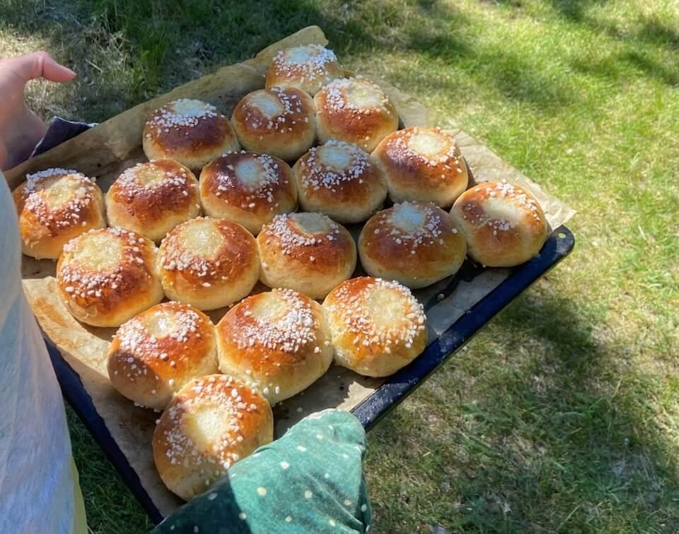 Nybakade bullar redo för försäljning.