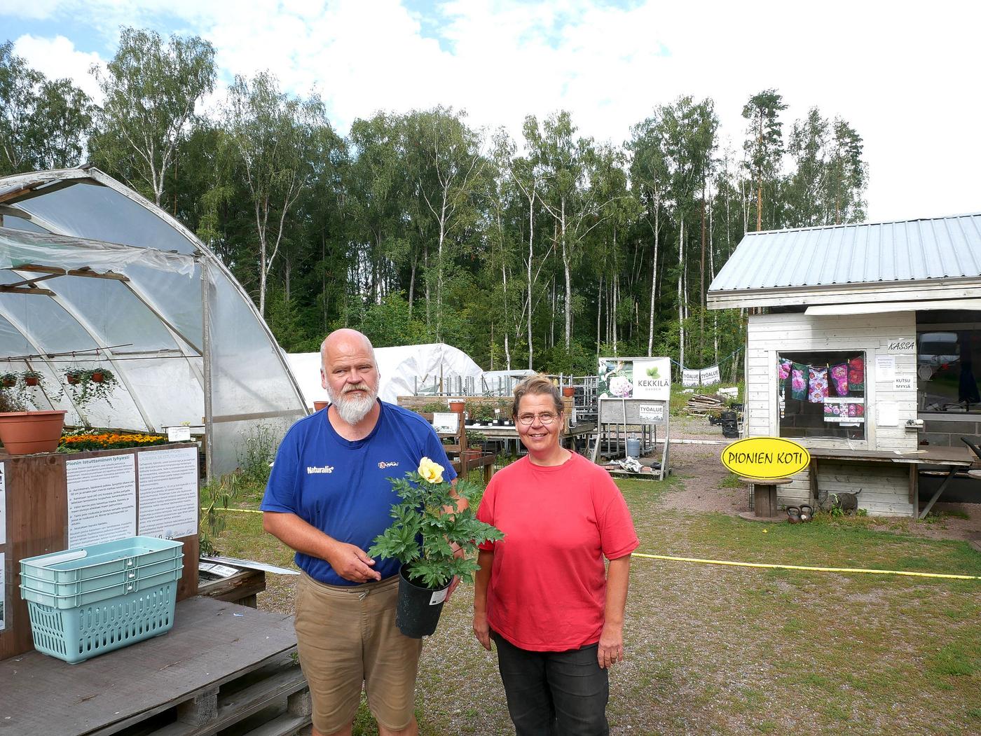 Syskonpar på piongård.