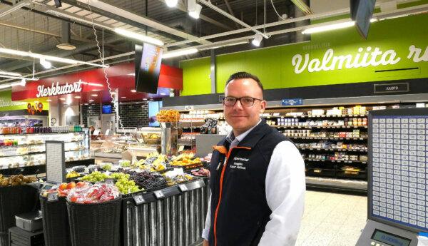 Kasper Mattsson i K-supermarketaffär.