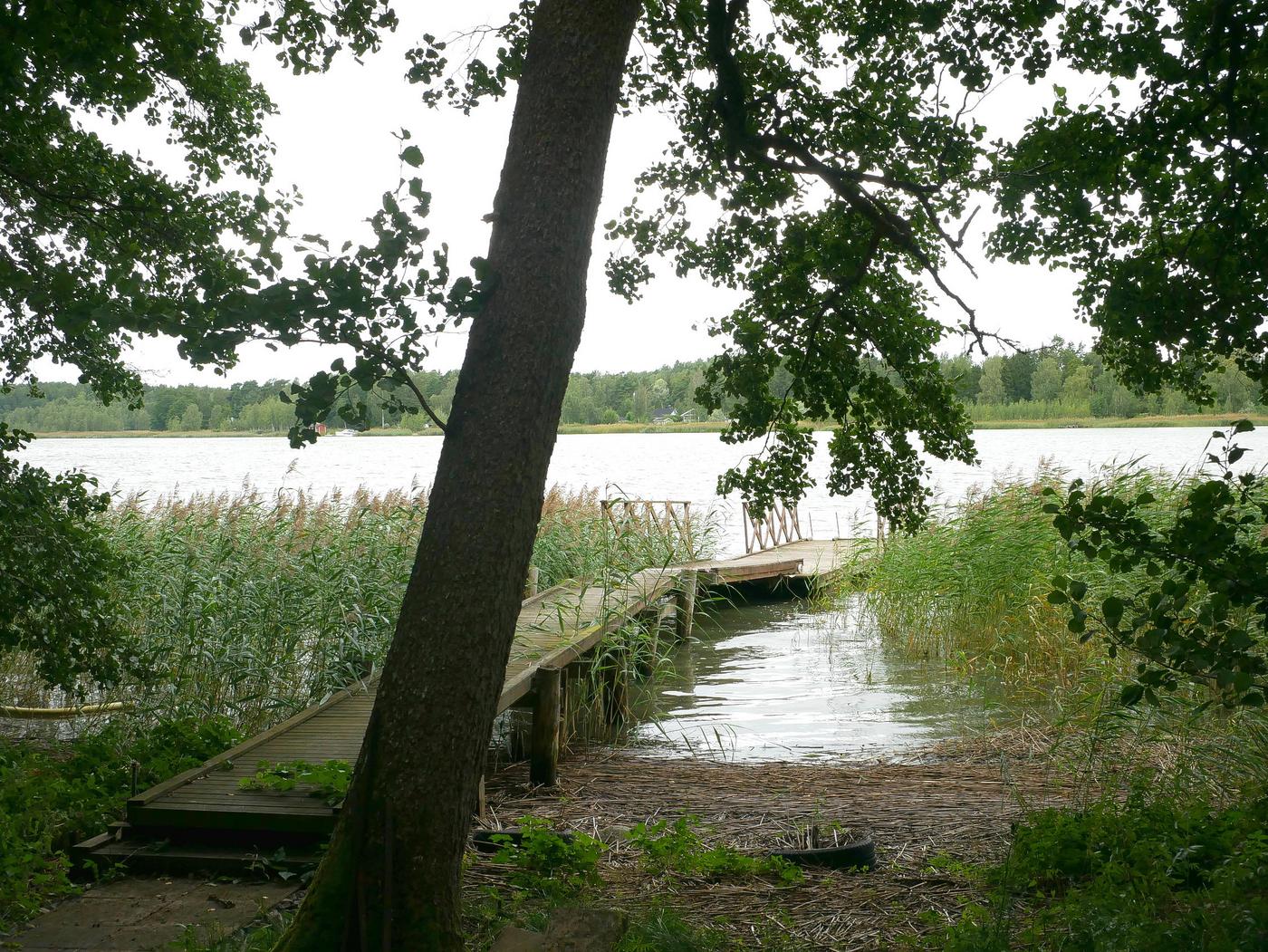 Brygga och strand.